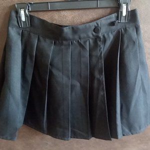 Short Pleated Black Skirt Button Close Small